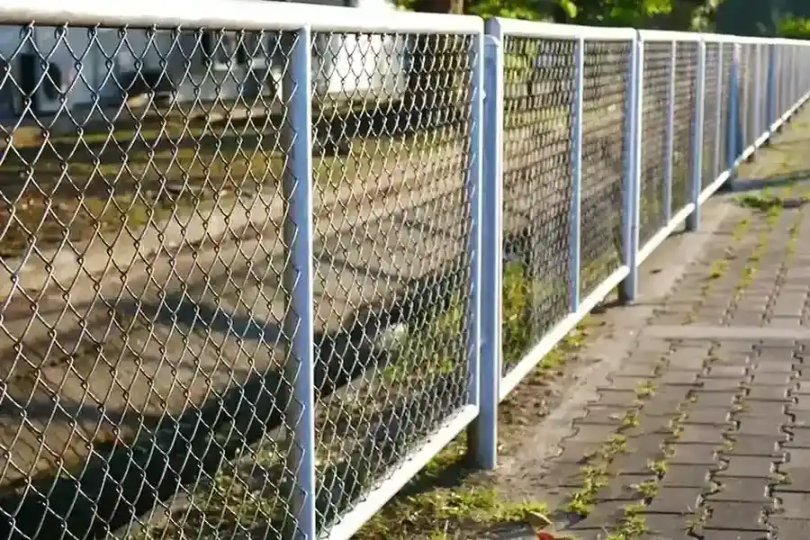 Chain Link Fencing Versus Other Fence Types For Durability in Lakeland, TN