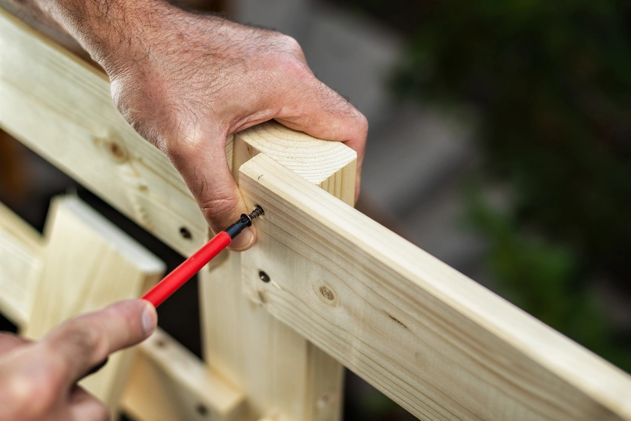 Choosing The Right Materials For Fence Repair Projects in Lakeland, TN